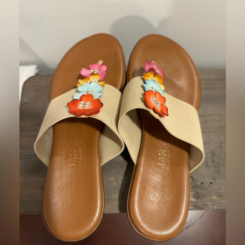 Italian Shoemakers Beige Floral Multicolor Leather Toe-Post Sandals, Women’s 7 - Picture 2 of 8